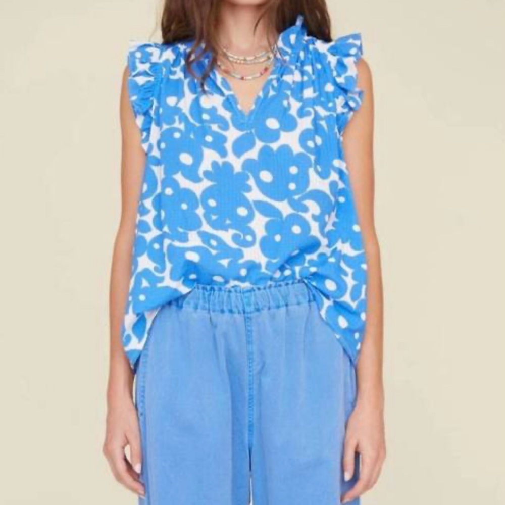 XiRENA Blue Floral Ruffle Blouse